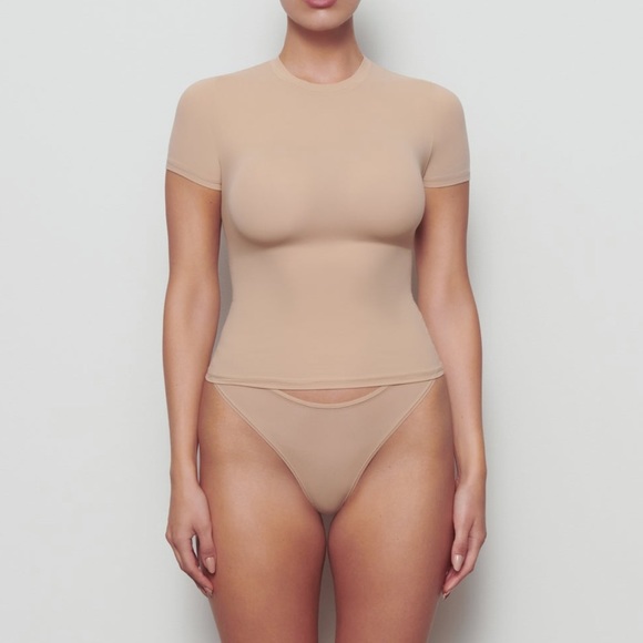 🆕SKIMS CLAY FITS EVERYBODY T-SHIRT SIZE SMALL NWT - Picture 1 of 8